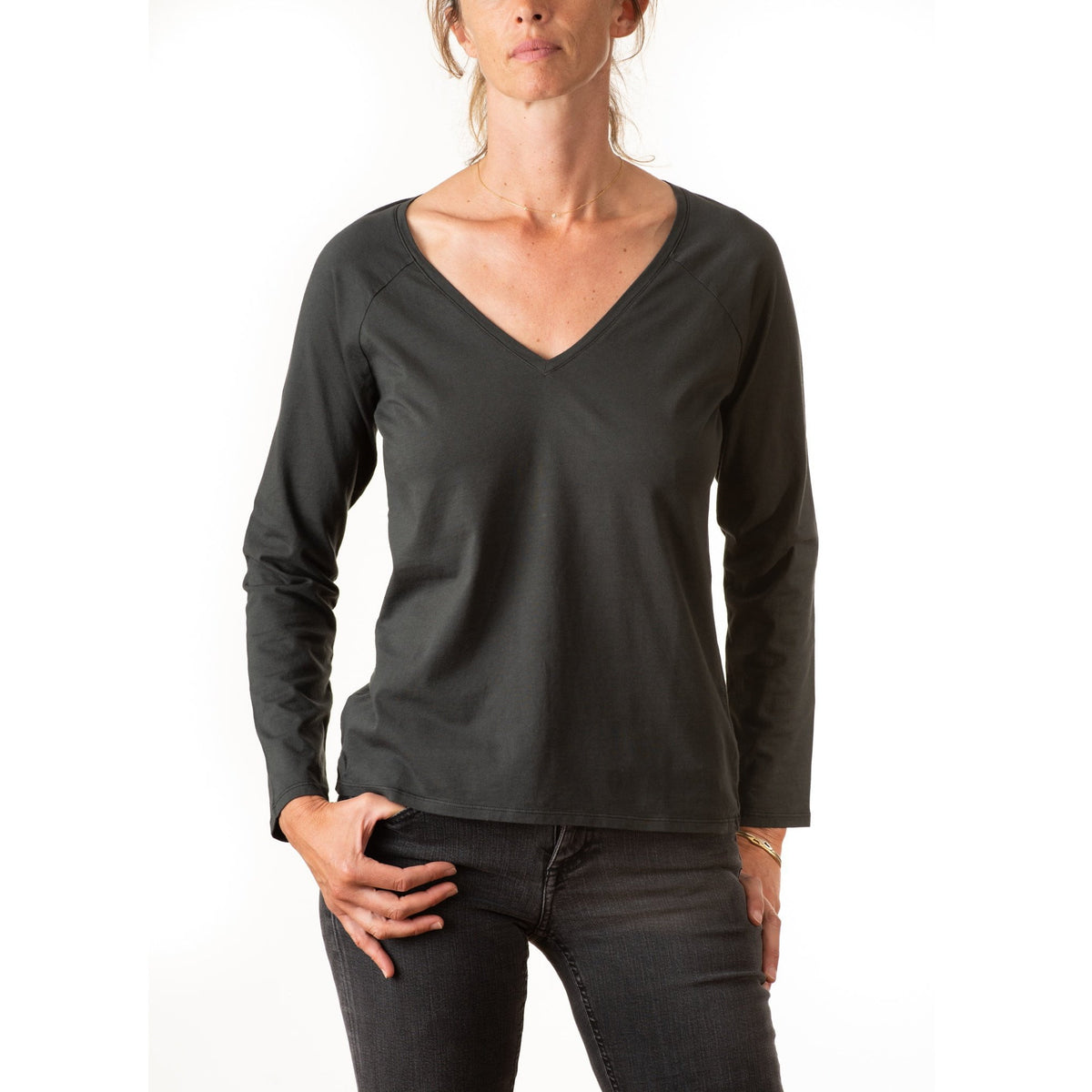 T shirt femme col V manche longue coton bio souple forme ajustée noir uni winter V suny