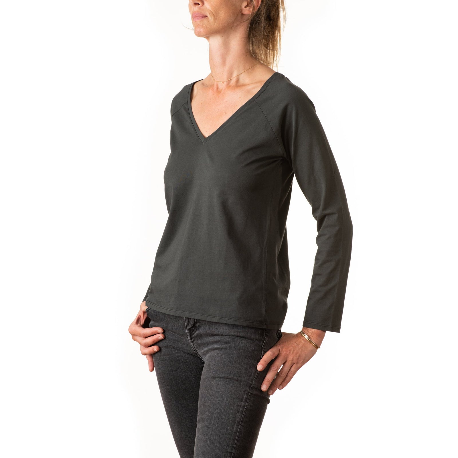 T shirt femme col V manche longue coton bio souple forme ajustée noir uni winter V suny