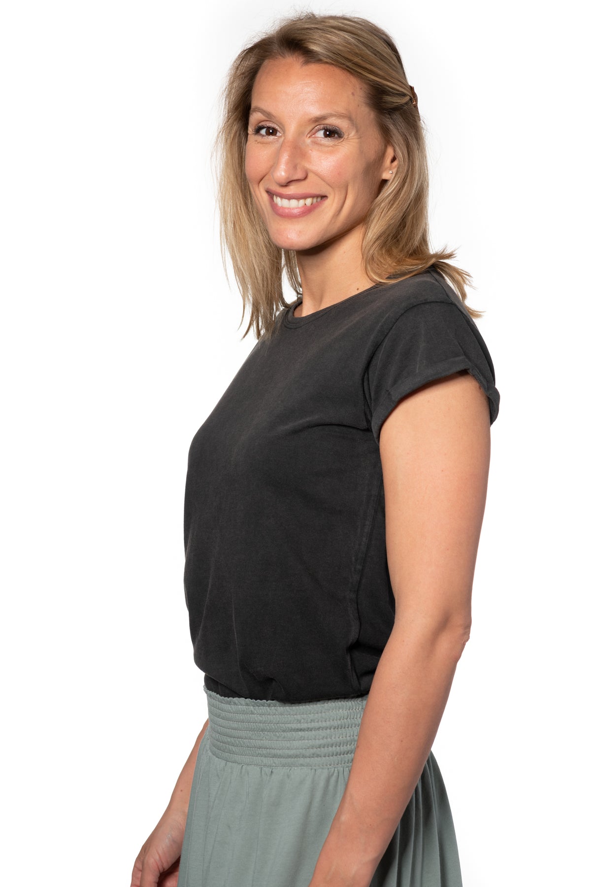 Tee shirt femme à manche courte retournée coupe droite en coton bio certifié GOTS col rond noir vieilli, noir délavé, noir fade out, noir gris