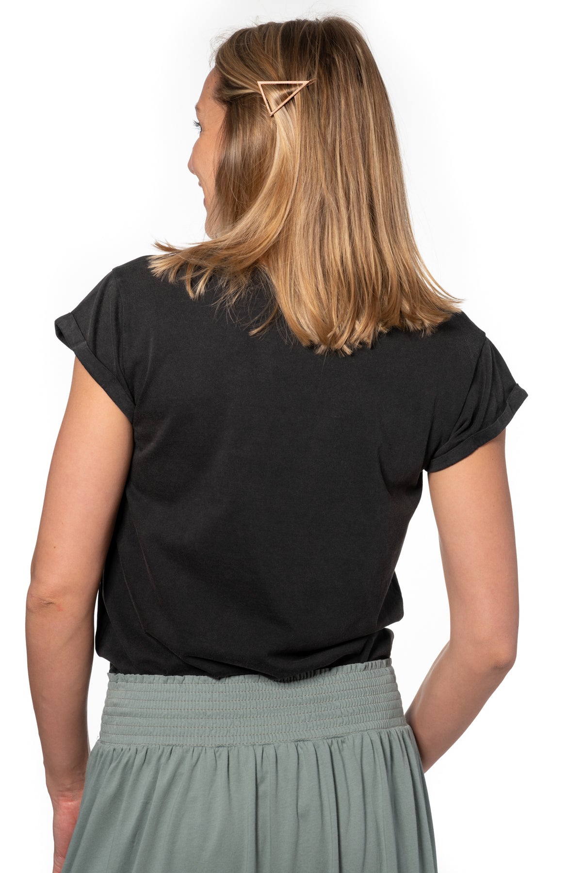 Tee shirt femme à manche courte retournée coupe droite en coton bio certifié GOTS col rond noir vieilli, noir délavé, noir fade out, noir gris