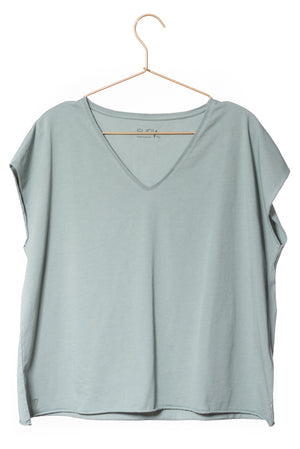 Tee shirt femme manche courte rock court et ample en coton bio GOTS éco responsable sans couture oversize col v vert sauge, vert gris, vert clair, vert doux,