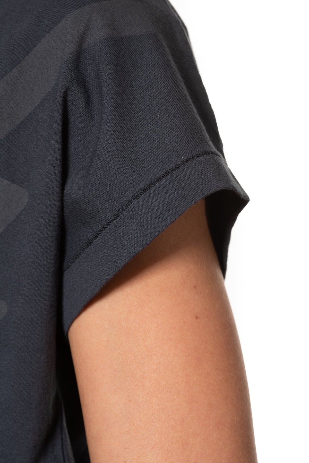 T shirt coton bio eco responsable femme col rond manche courte coupe loose noir bleu print graphique suny